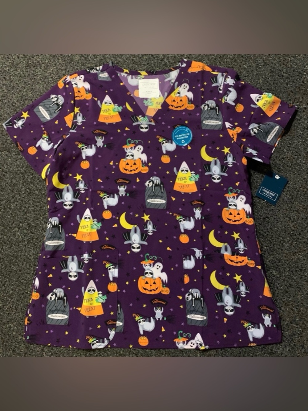 New Cherokee women size medium Halloween themed polyester and spandex scrub top